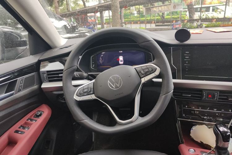 Used Volkswagen Passat 2025 Outstanding Model 380TSI Starry Dragon Edition Steering Wheel