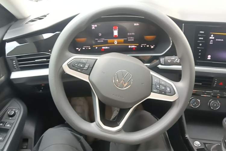 Used Volkswagen Passat 2025 Outstanding Model 280TSI Business Edition Steering Wheel