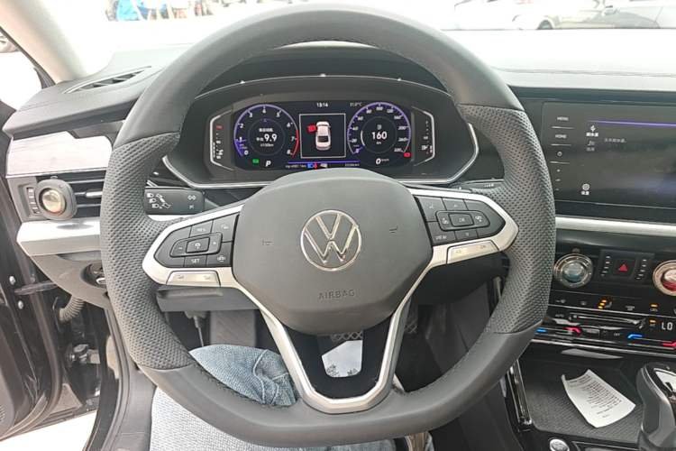 Used Volkswagen Passat 2025 Premium Version 380TSI Dragon Edition Steering Wheel