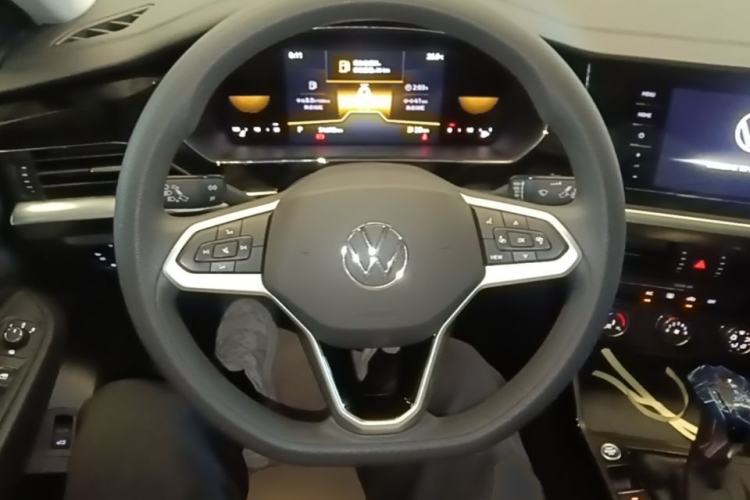 Used Volkswagen Passat 2025 Outstanding Model 280TSI Business Edition Steering Wheel