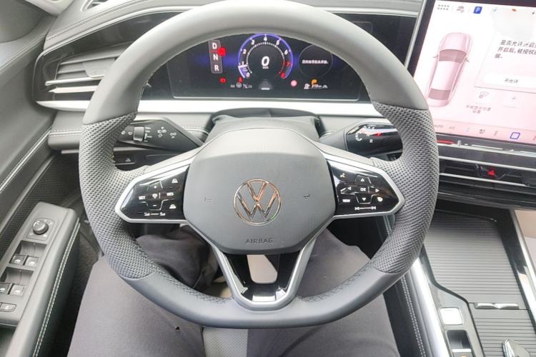 Used Volkswagen Passat 2025 Pro 380TSI Dragon Supreme Edition Steering Wheel