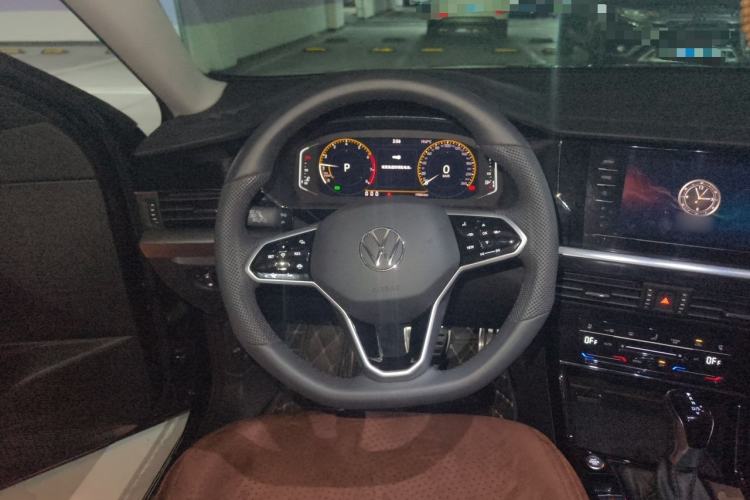 Used Volkswagen Passat 2025 Premium Version 380TSI Dragon Edition Steering Wheel