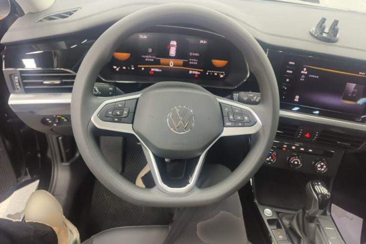 Used Volkswagen Passat 2025 Outstanding Model 280TSI Business Edition Steering Wheel