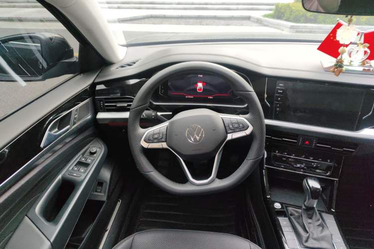 Used Volkswagen Passat 2025 Outstanding Model 380TSI Starry Dragon Glorious Edition Steering Wheel