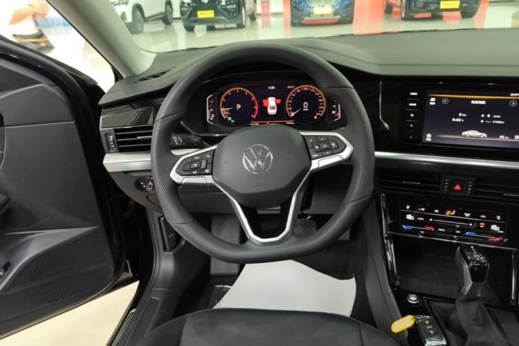 Used Volkswagen Passat 2025 Premium Version 380TSI Dragon Edition Steering Wheel