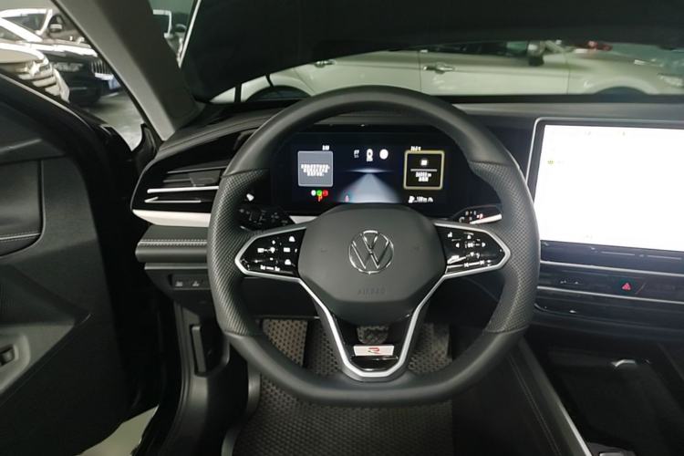 Used Volkswagen Passat 2025 Pro 380TSI Dragon Glory Edition Steering Wheel