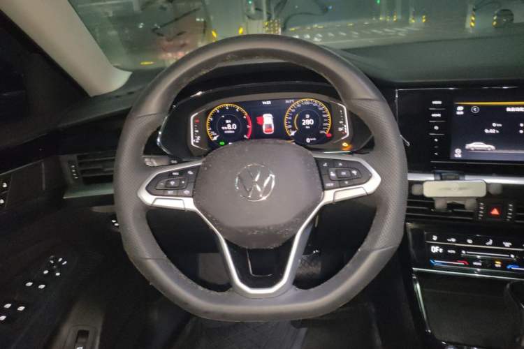 Used Volkswagen Passat 2025 Premium Version 380TSI Dragon Edition Steering Wheel