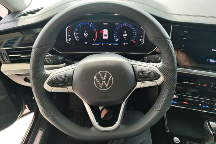 Used Volkswagen Passat 2025 Outstanding Model 380TSI Dragon Glory Edition Steering Wheel