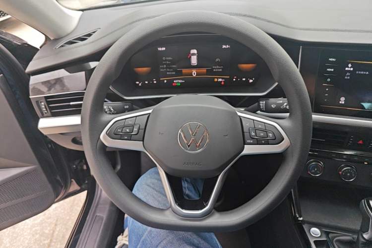 Used Volkswagen Passat 2025 Outstanding Model 280TSI Business Edition Steering Wheel