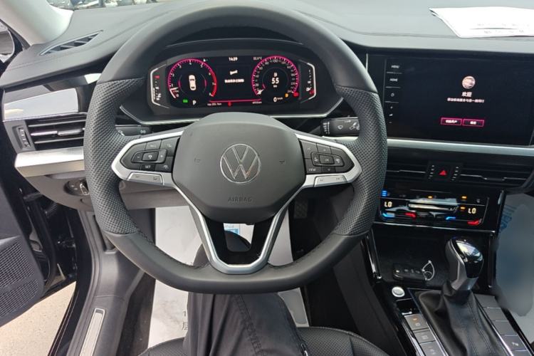 Used Volkswagen Passat 2025 Outstanding Model 380TSI Dragon Glory Edition Steering Wheel