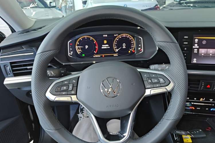 Used Volkswagen Passat 2025 Premium Version 380TSI Dragon Edition Steering Wheel
