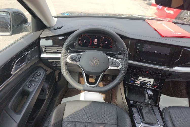 Used Volkswagen Passat 2025 Outstanding Model 330TSI Starry Elite Edition Steering Wheel