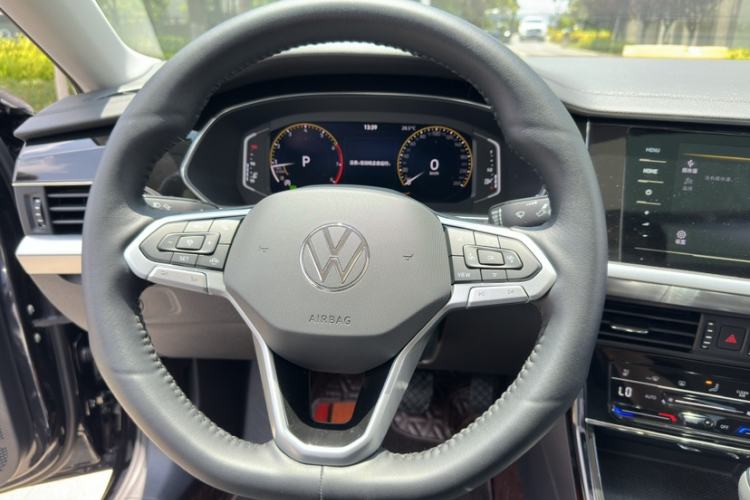 Used Volkswagen Passat 2025 Premium Version 380TSI Dragon Edition Steering Wheel