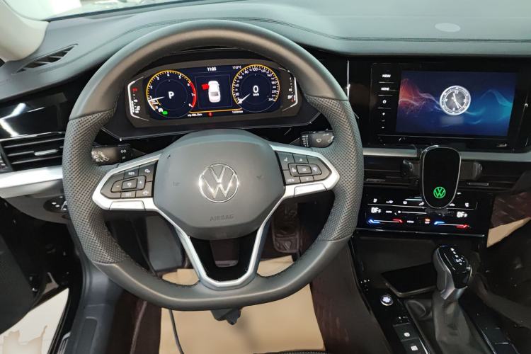 Used Volkswagen Passat 2025 Outstanding Model 330TSI Starry Elite Edition Steering Wheel