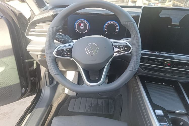 Used Volkswagen Passat 2025 Pro 380TSI Dragon Edition Steering Wheel