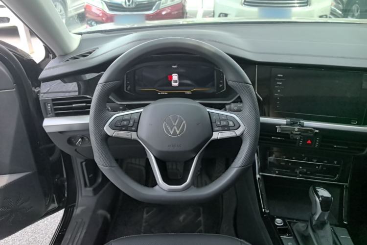 Used Volkswagen Passat 2025 Premium Version 380TSI Dragon Edition Steering Wheel