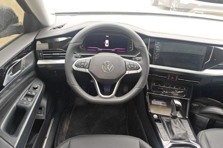 Used Volkswagen Passat 2025 Outstanding Model 380TSI Dragon Glory Edition Steering Wheel