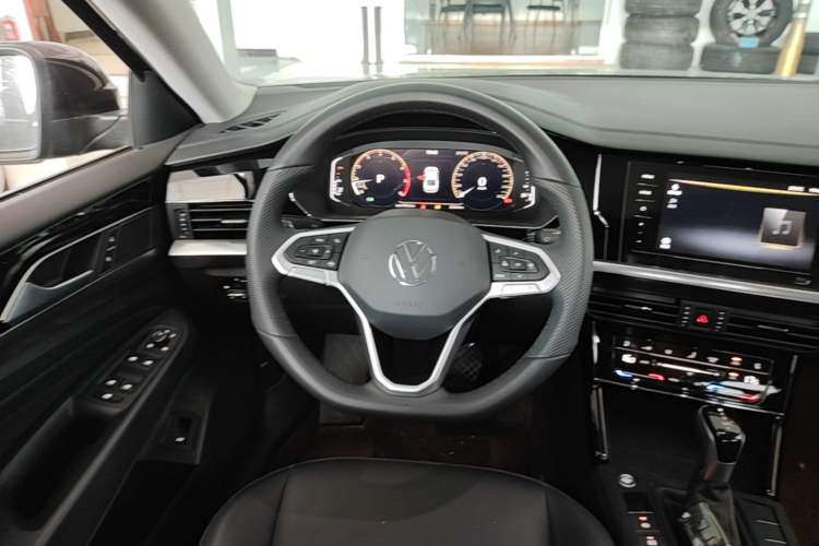 Used Volkswagen Passat 2025 Premium Version 380TSI Dragon Edition Steering Wheel