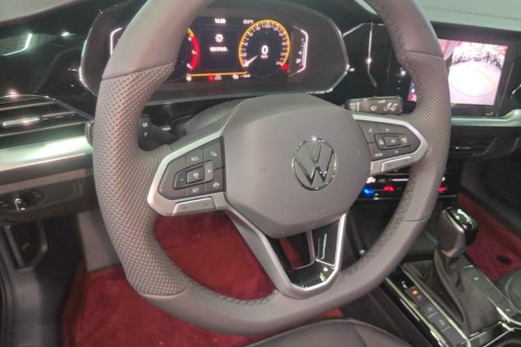 Used Volkswagen Passat 2025 Outstanding Model 380TSI Starry Dragon Edition Steering Wheel