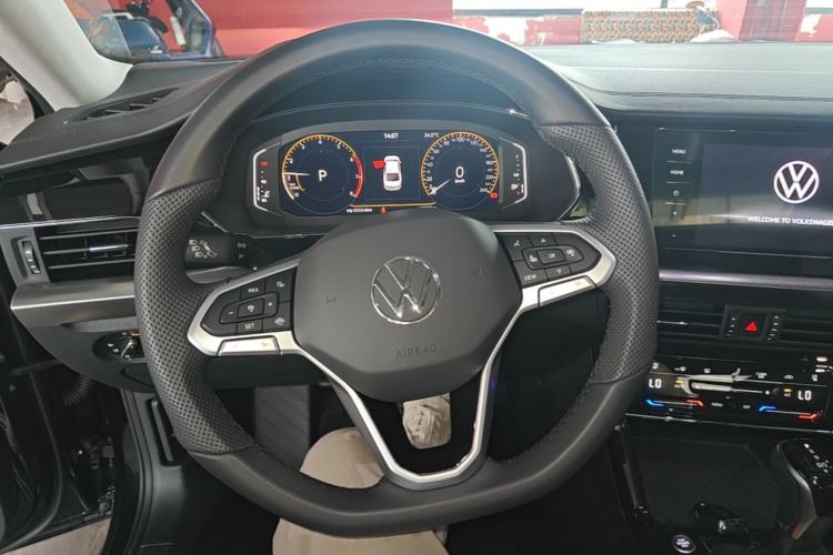 Used Volkswagen Passat 2025 Premium Version 380TSI Dragon Edition Steering Wheel