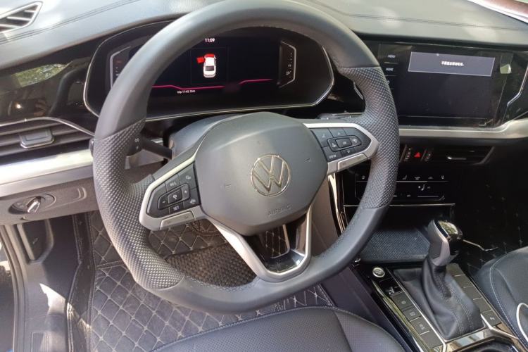 Used Volkswagen Passat 2025 Outstanding Model 380TSI Starry Dragon Edition Steering Wheel