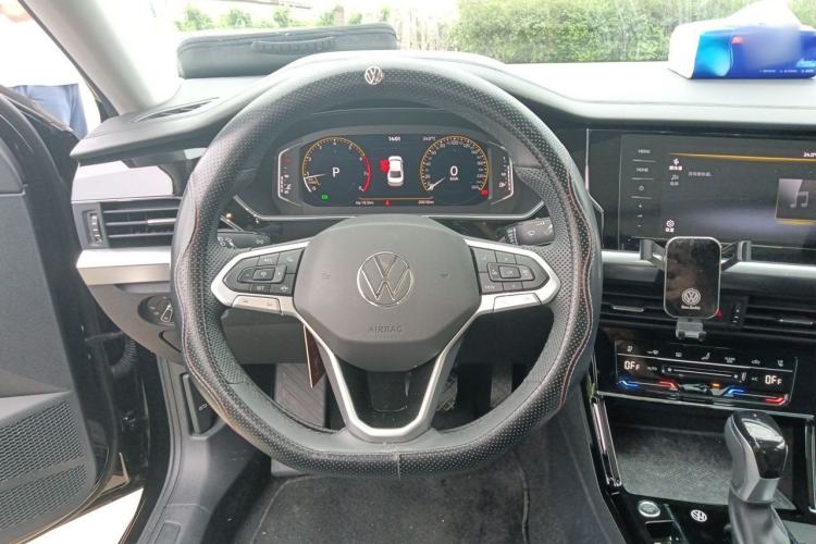 Used Volkswagen Passat 2025 Outstanding Model 330TSI Starry Elite Edition Steering Wheel