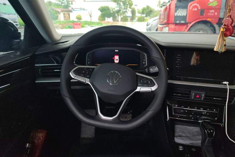 Used Volkswagen Passat 2025 Premium Version 380TSI Dragon Edition Steering Wheel