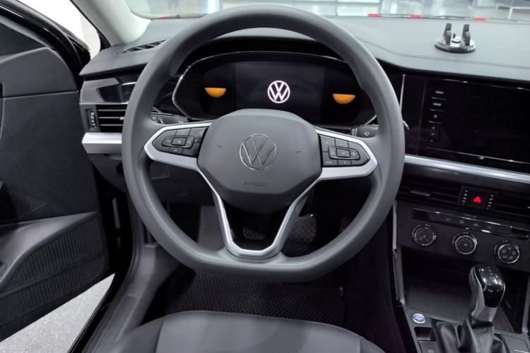 Used Volkswagen Passat 2025 Outstanding Model 280TSI Business Edition Steering Wheel