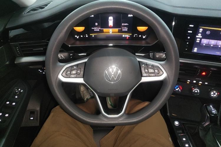 Used Volkswagen Passat 2025 Outstanding Model 280TSI Business Edition Steering Wheel
