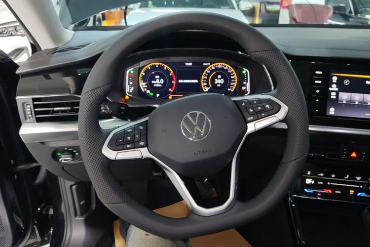Used Volkswagen Passat 2025 Outstanding Model 330TSI Starry Elite Edition Steering Wheel