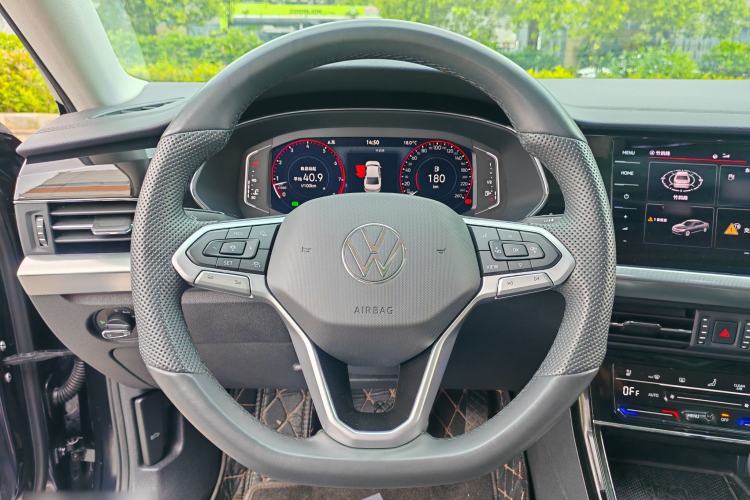 Used Volkswagen Passat 2025 Outstanding Model 380TSI Dragon Glory Edition Steering Wheel