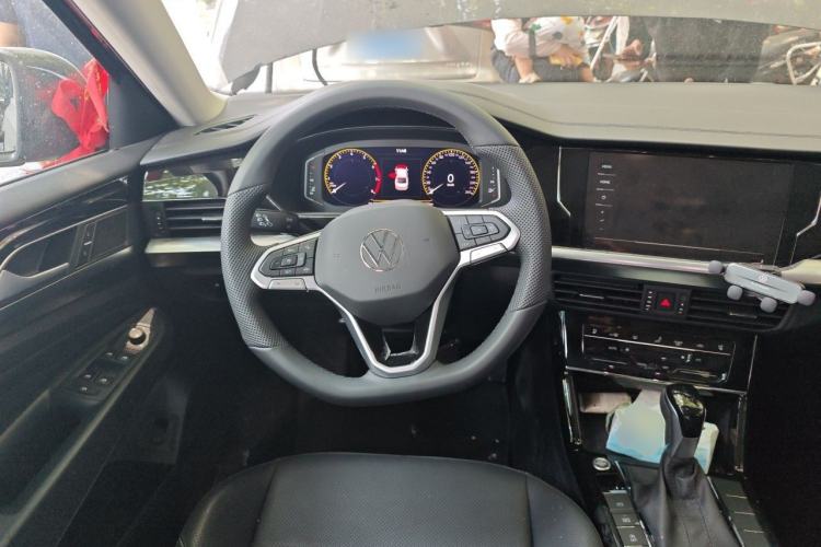 Used Volkswagen Passat 2025 Outstanding Model 330TSI Starry Elite Edition Steering Wheel