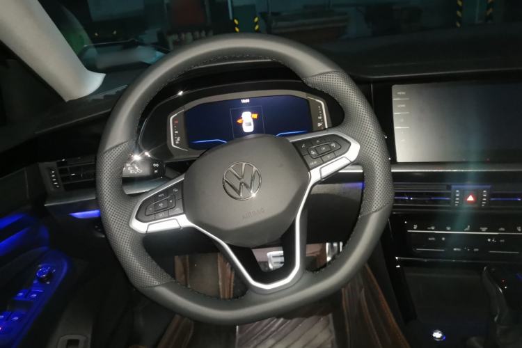 Used Volkswagen Passat 2025 Outstanding Model 380TSI Dragon Glory Edition Steering Wheel