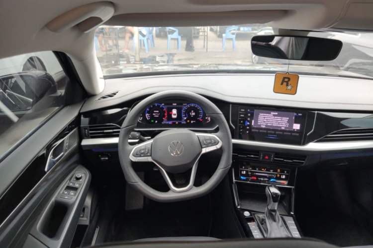 Used Volkswagen Passat 2025 Outstanding Model 380TSI Starry Dragon Glorious Edition Steering Wheel