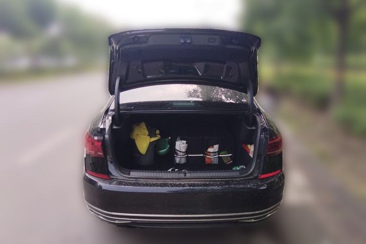 Used Volkswagen Passat 2025 Outstanding Model 380TSI Dragon Glory Edition Trunk