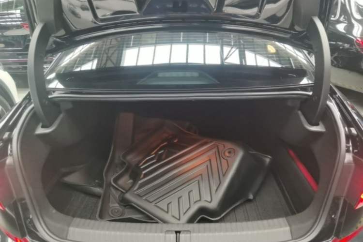 Used Volkswagen Passat 2025 Outstanding Model 380TSI Dragon Glory Edition Trunk