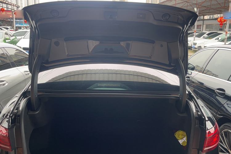 Used Volkswagen Passat 2025 Outstanding Model 380TSI Dragon Glory Edition Trunk