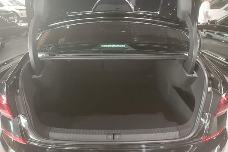 Used Volkswagen Passat 2025 Outstanding Model 330TSI Starry Elite Edition Trunk