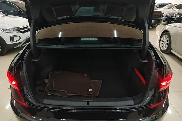 Used Volkswagen Passat 2025 Outstanding Model 380TSI Dragon Glory Edition Trunk