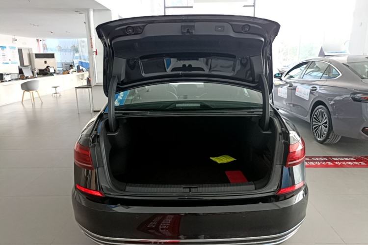 Used Volkswagen Passat 2025 Outstanding Model 380TSI Dragon Glory Edition Trunk