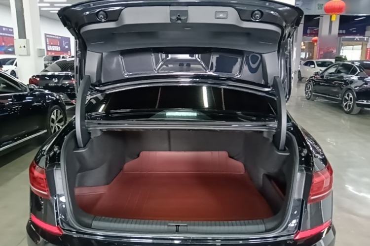Used Volkswagen Passat 2025 Outstanding Model 380TSI Dragon Glory Edition Trunk