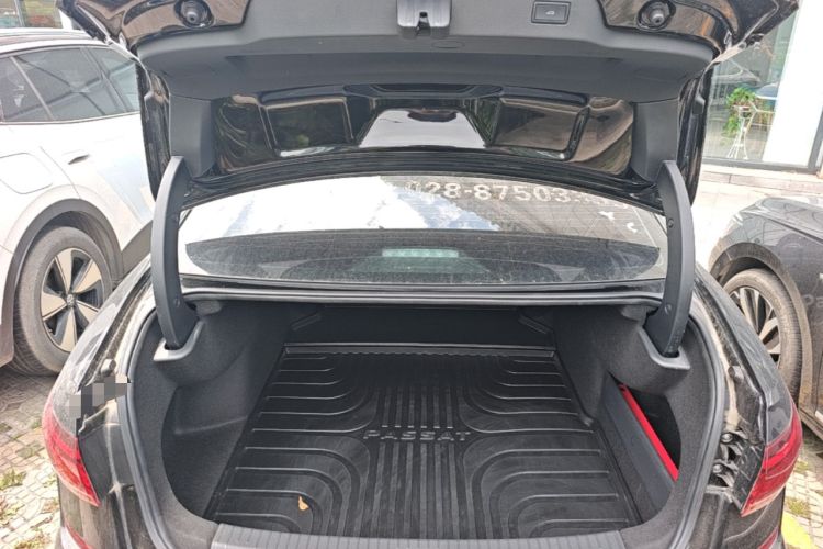 Used Volkswagen Passat 2025 Outstanding Model 380TSI Dragon Glory Edition Trunk