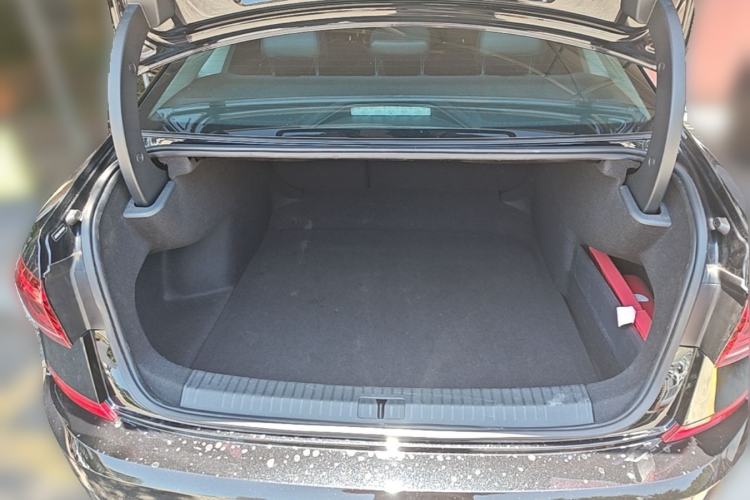 Used Volkswagen Passat 2025 Outstanding Model 280TSI Business Edition Trunk