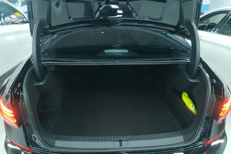 Used Volkswagen Passat 2025 Premium Version 380TSI Dragon Edition Trunk