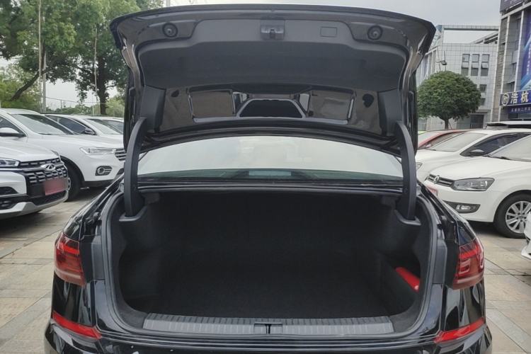 Used Volkswagen Passat 2025 Outstanding Model 280TSI Business Edition Trunk