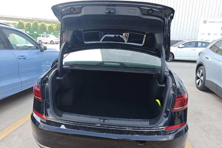 Used Volkswagen Passat 2025 Outstanding Model 280TSI Business Edition Trunk