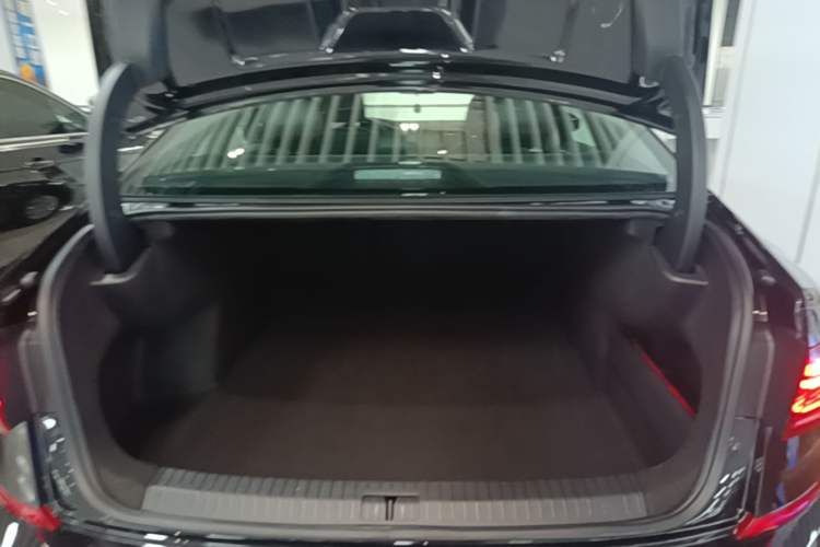 Used Volkswagen Passat 2025 Outstanding Model 280TSI Business Edition Trunk