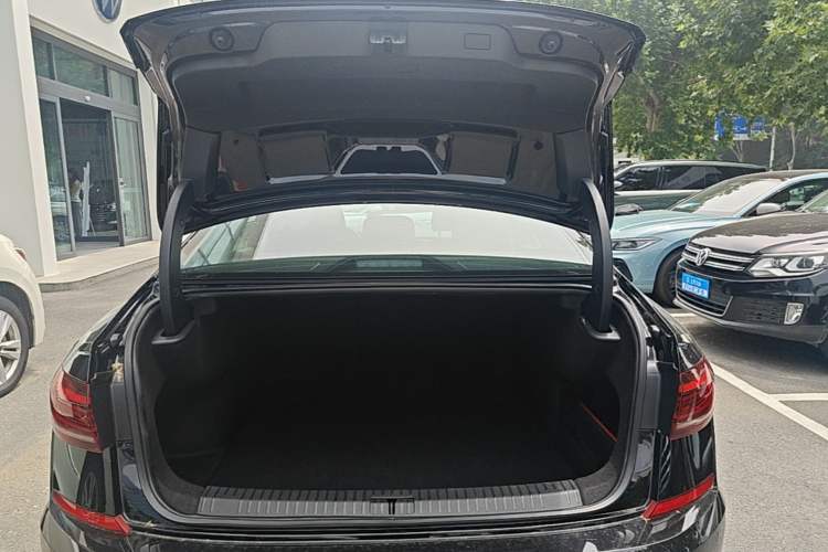 Used Volkswagen Passat 2025 Outstanding Model 280TSI Business Edition Trunk