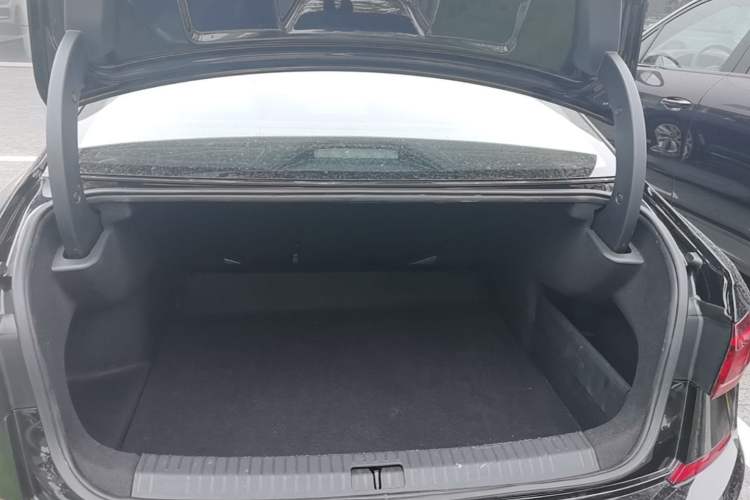 Used Volkswagen Passat 2025 Outstanding Model 280TSI Business Edition Trunk