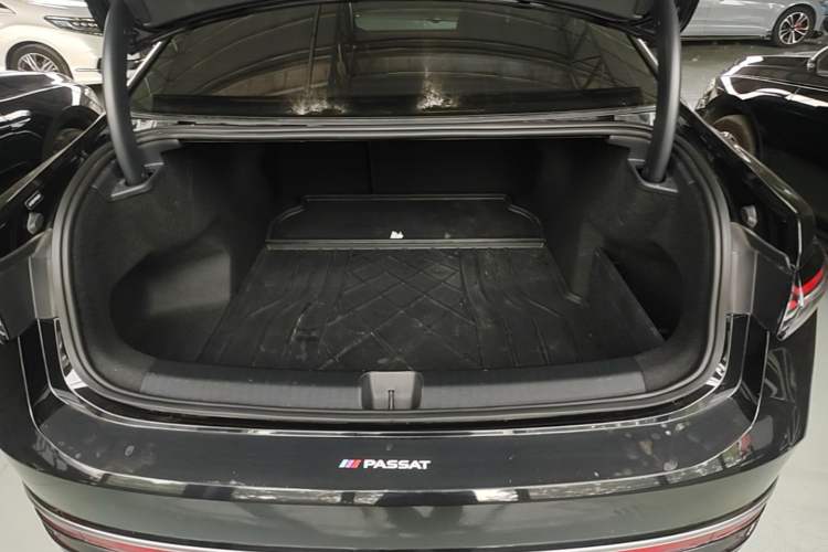 Used Volkswagen Passat 2025 Pro 380TSI Dragon Glory Edition Trunk